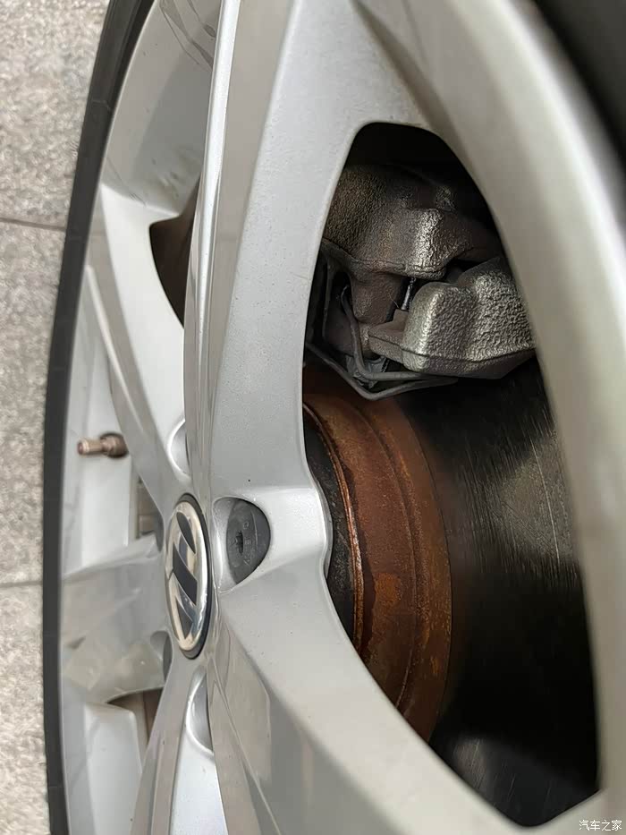 新换的刹车盘生锈