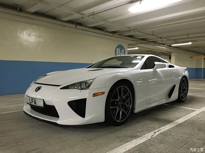 来自香港的大凌志车牌是lfa