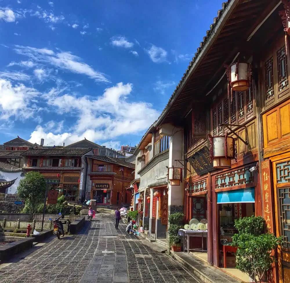 静谧安宁的边陲小镇和顺,名字取自一个美好的含义:云涌吉祥