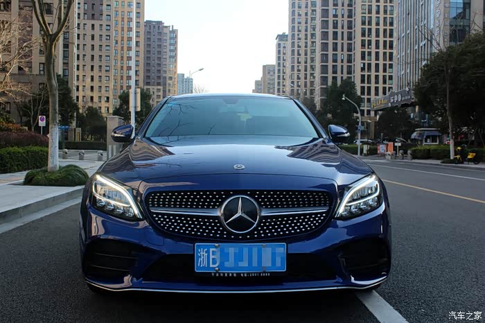 新鲜出炉的奔驰c260l改款运动版快来围观