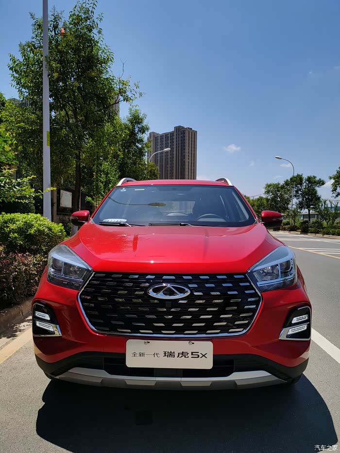 红色本身就是一个有活力,有朝气的颜色,所以全新一代瑞虎5x看上去也是