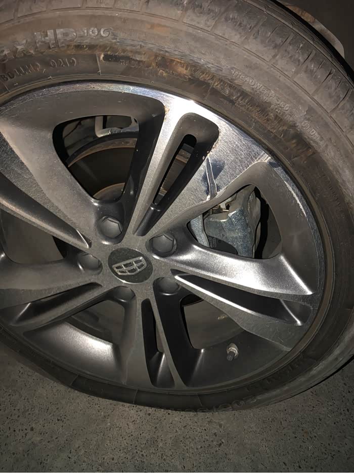 爆胎了&nbsp;可以只换一个吗?会不会有影响?