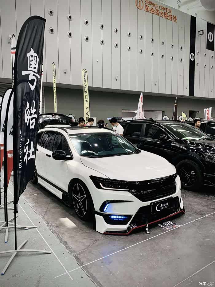 全国首台皓影改装低趴不务正业的suv精美图片