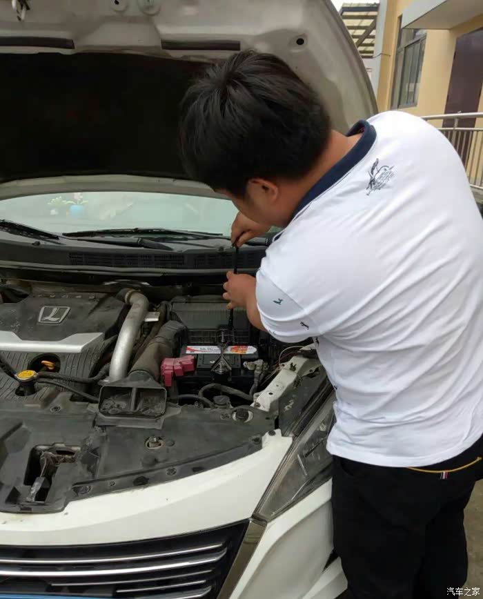 纳智捷u6换电瓶分享