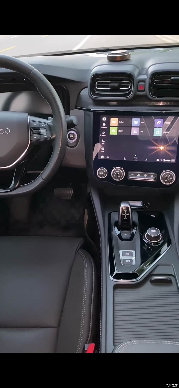 领克03内饰精致时尚