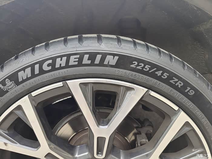 换轮胎米其林竞驰5