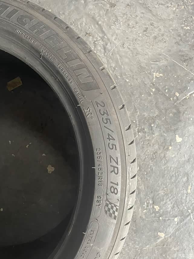 出四条23545r18米其林ps4原车轮胎改装换下