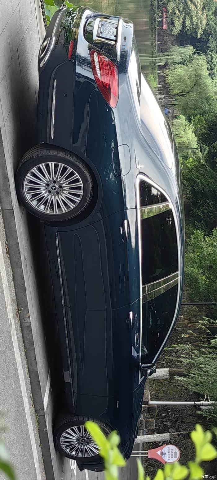 奔驰e300l舒享版2020款松石绿惊艳登场