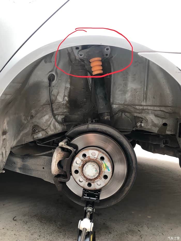 自己动手更换后减震器胶套