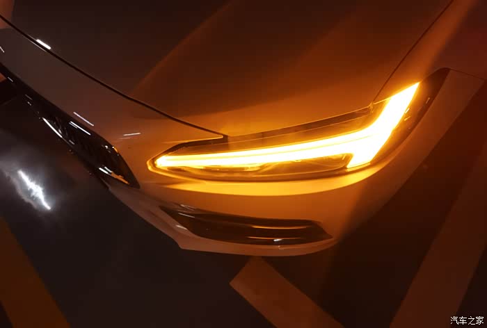 沃尔沃的车灯之雷神之锤