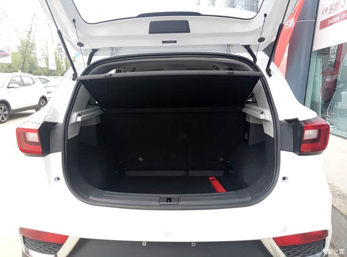 后备箱空间够