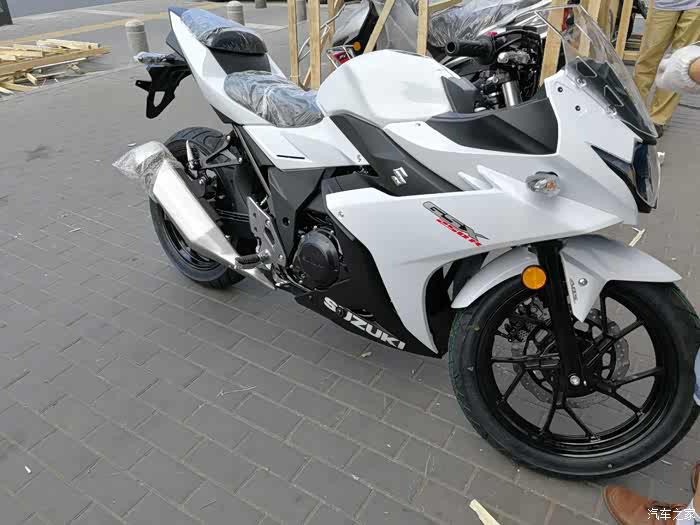 冰川白gsx提车作业,系统让我过吧