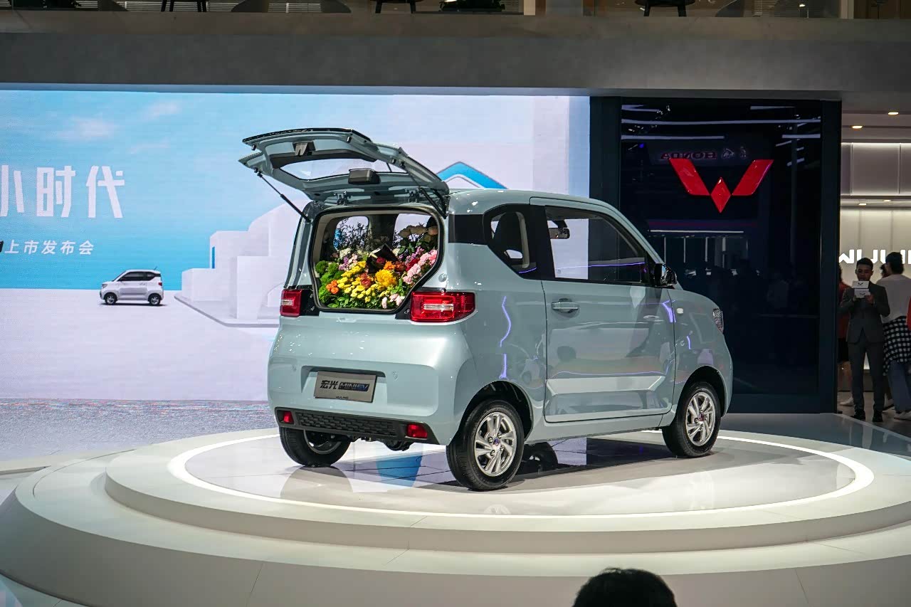 上汽通用五菱宏光这个小车车真的很可爱估计好多女孩子喜欢