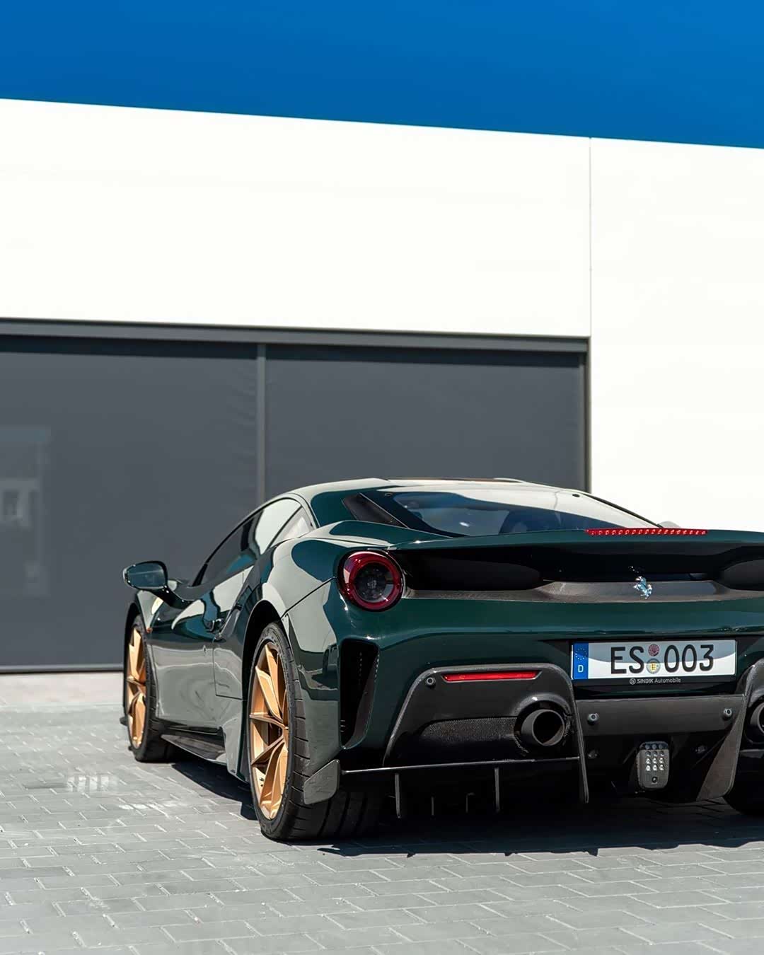 法拉利488 绿色车漆, 金色双贯穿条纹拉花