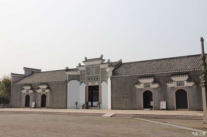 客家儿女同根同源走进赣县客家文化博物馆