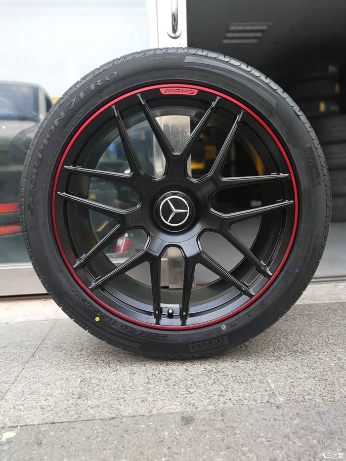 奔驰大g的轮毂22寸,有喜欢的没,反正我挺喜欢这轮毂的,你们
