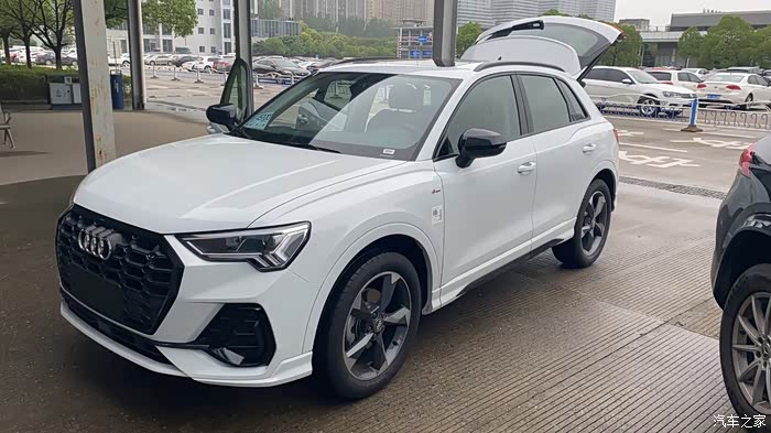 【图】坛里有人有白色动感q3加黑光包的图片吗_奥迪q3论坛_汽车之家