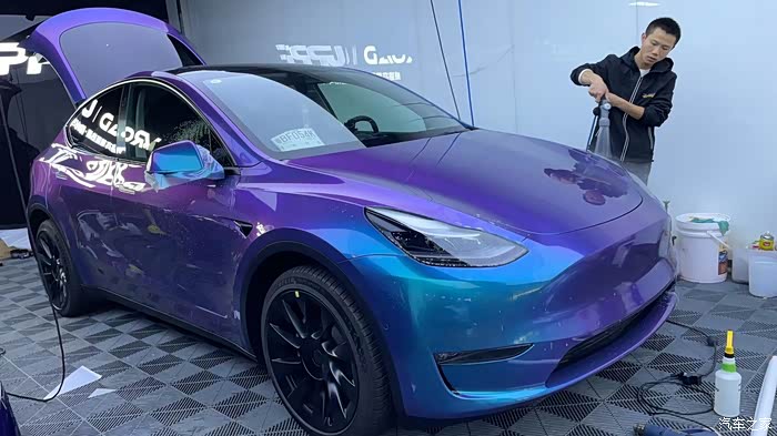 毛豆y提车后作业篇炫彩车衣施工进行中这种车衣施工真的好慢