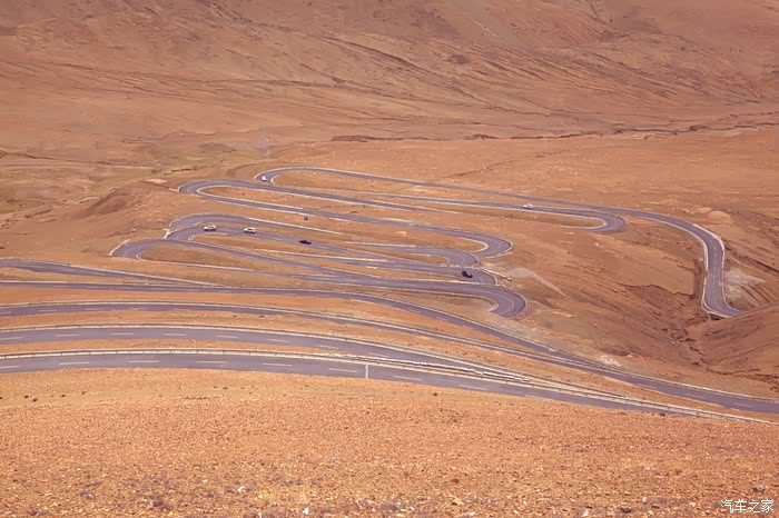 前往扎西宗村的回头弯 号称128个回头滗