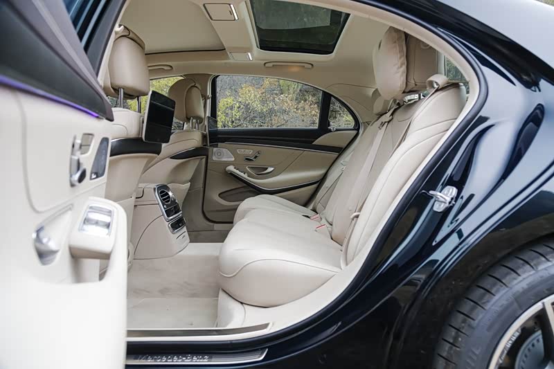 奔驰s450,内部空间宽敞