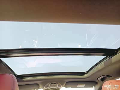 是吉利宾越的全景天窗