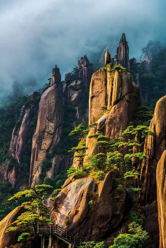三清山,一座因道教而兴的山,拥有峻峭的花岗岩峰林