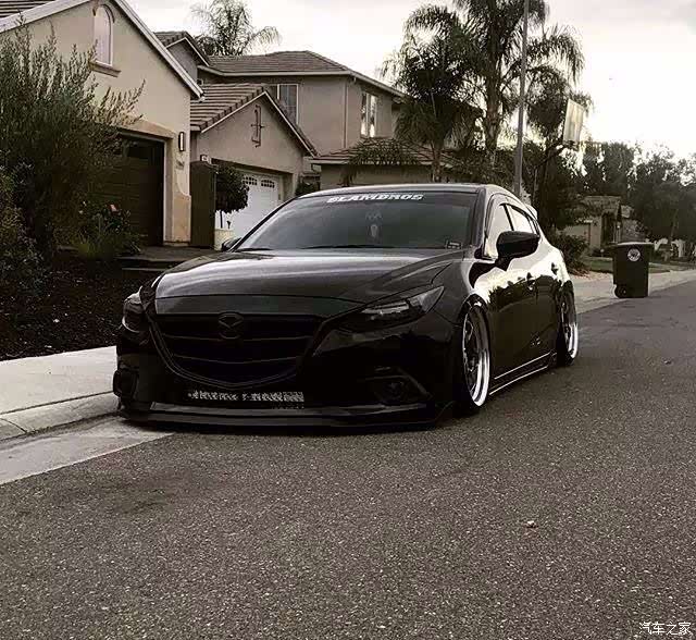 截然不同的黑白武士马自达昂克赛拉哪种风格让你着迷呢