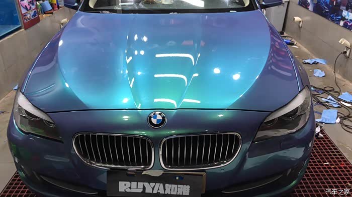 昆山汽车改色贴膜宝马5孔雀蓝