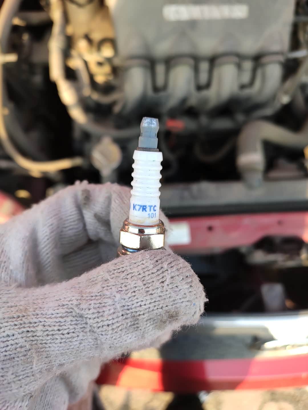 拆了一个k7rti火花塞看了一下不知道该不该换了
