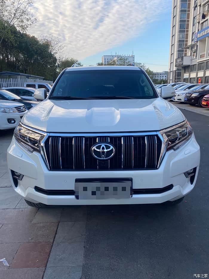 配置自己查丰田霸道3500,中规后背挂,七座高配,jbl音响,座椅加热通风