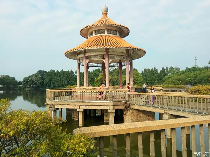 55出行游览南河水上凉亭