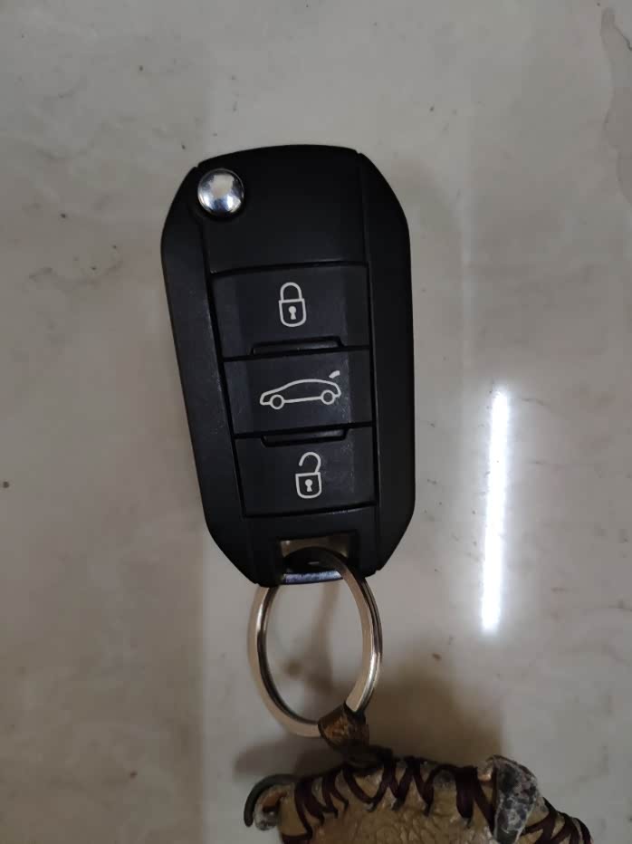 雪铁龙c3xr钥匙电池如何更换