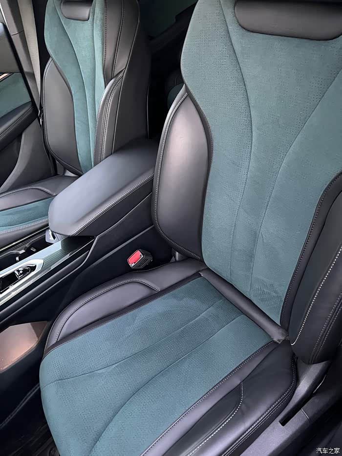 舒适的麂皮内饰