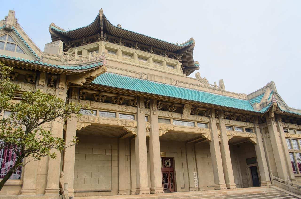 旅游打卡地#中国最美的大学校园之一——武汉大学.