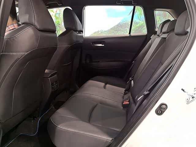 丰田卡罗拉cross,suv身形显大气,被冠以"家轿之王"