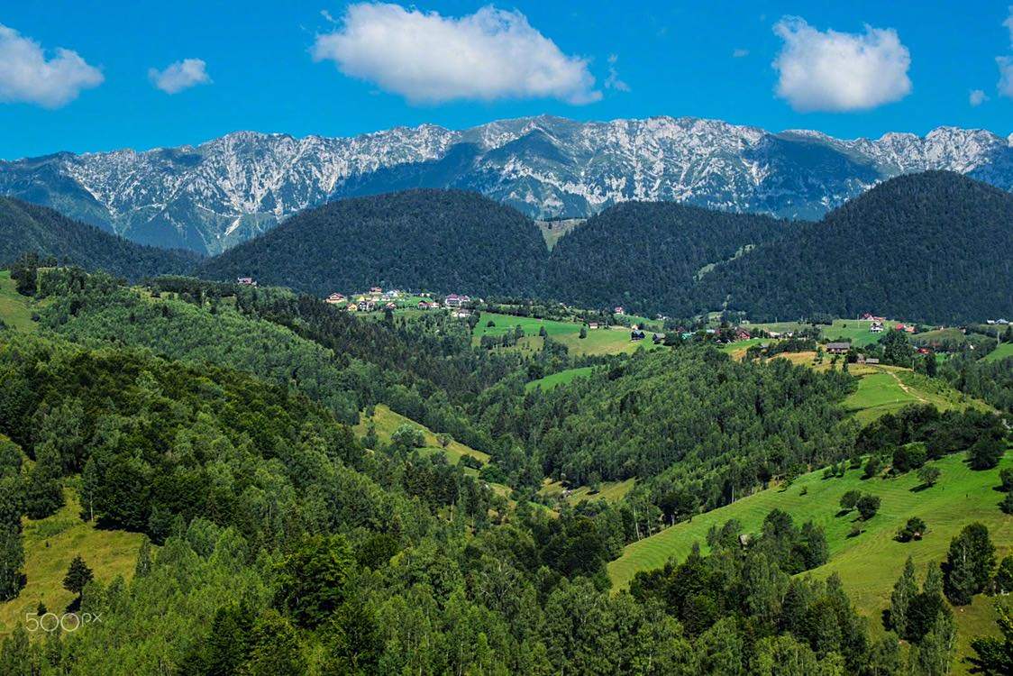 群山环绕,绿树成荫,一座环境优美的城镇——罗马尼亚布朗
