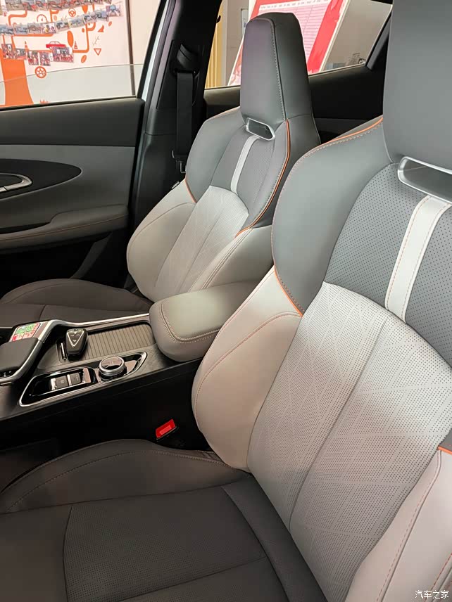 灰色内饰和黑色内饰的unit