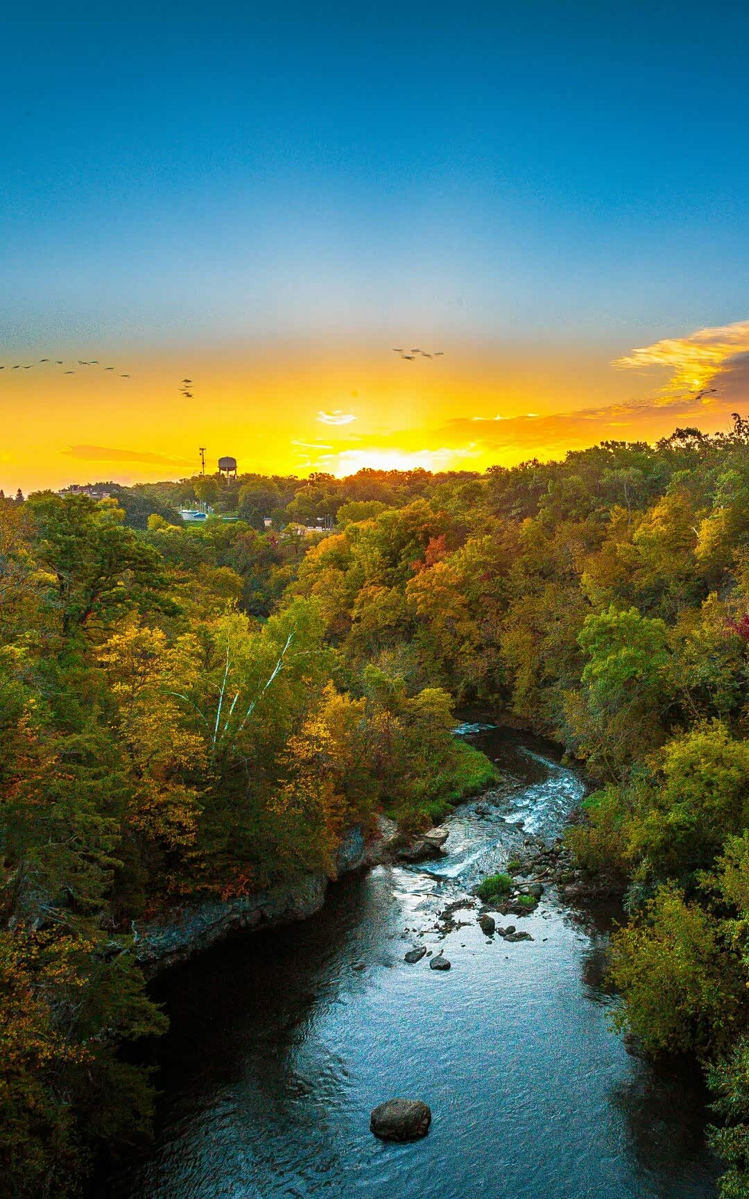 美丽风光无限好,清风拂面,碧水蓝天碧水蓝天.碧空如洗.