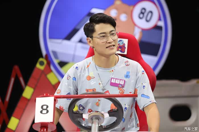 马路杀手20第5期宾利车标羽毛根数成谜烁哥心态崩塌骗解药