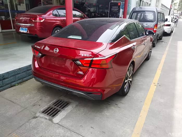 红色顶配21款天籁