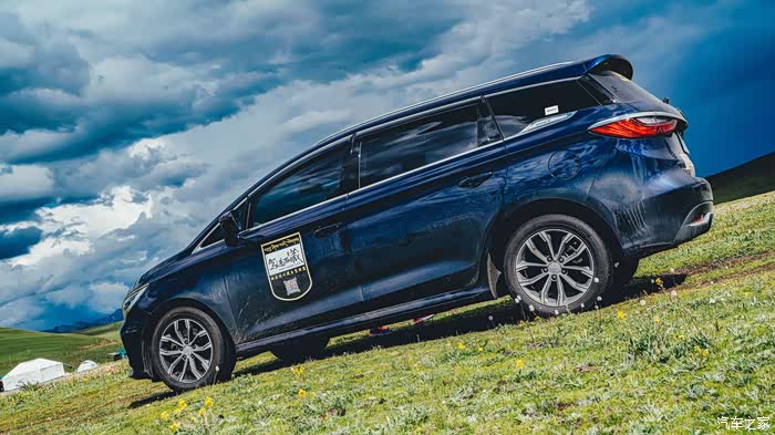 带着max去西藏之在毛垭大草原上尽情奔驰的宋max