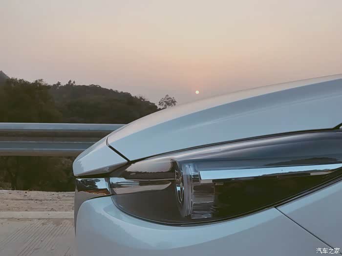 人马合一的白马,有趣的灵魂美丽的面孔,zoom (求精)