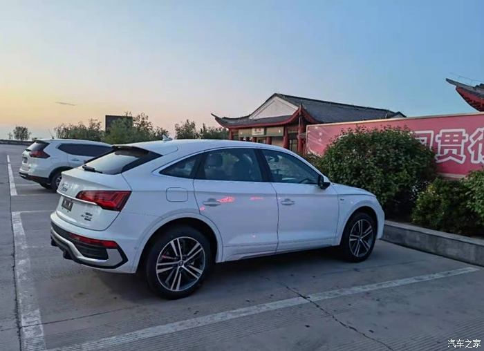 無可挑剔的轎跑suv奧迪q5lsportback