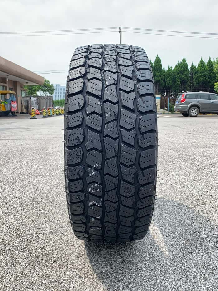 路虎新卫士装车27555r20米奇汤普森d38at