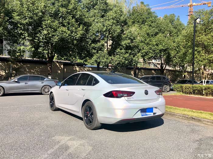 19款20t君威七彩镭射白改色鉴赏