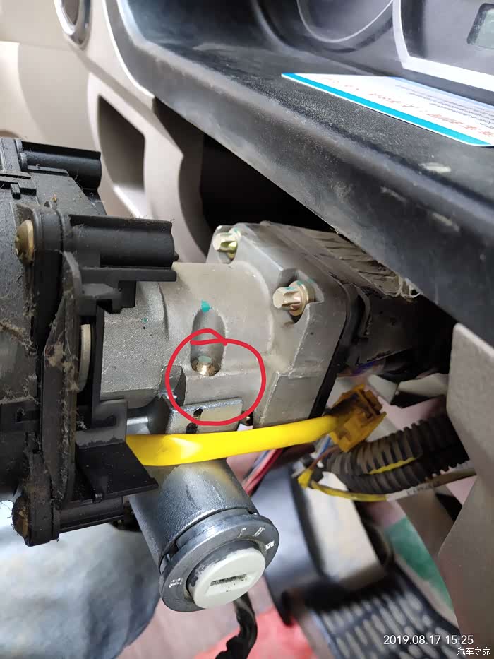 老款五菱宏光舒适型电门锁怎么拆.