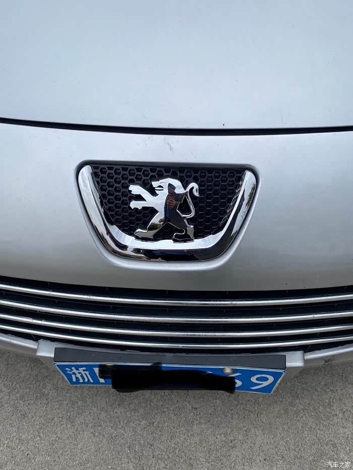 【图】自己动手换车头标_标致307论坛_汽车之家论坛