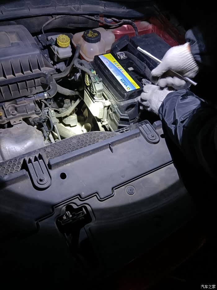 zs更换瓦尔塔黄标电瓶