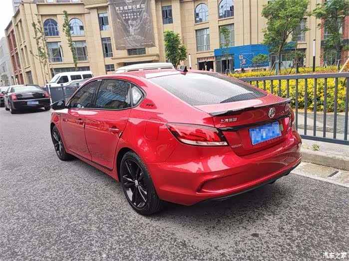 就是喜欢名爵6这样的掀背的设计