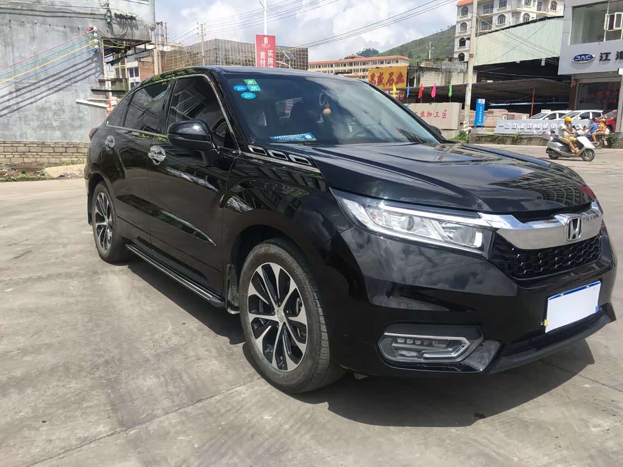 黑色大冠道非常的霸气